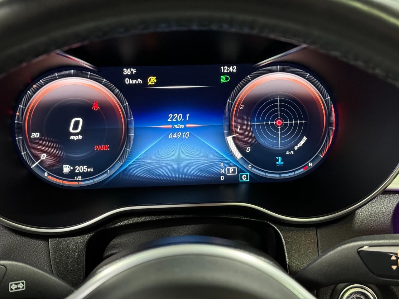 Mercedes-Benz GLC Vehicle Full-screen Gallery Image 33