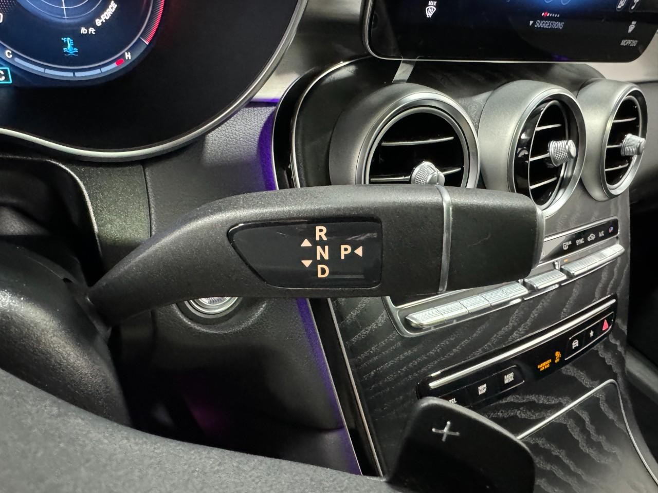 Mercedes-Benz GLC Vehicle Full-screen Gallery Image 34