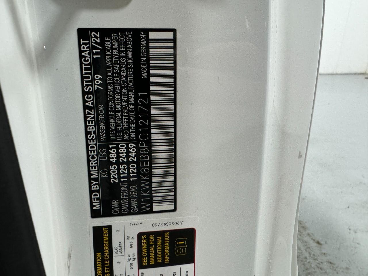 Mercedes-Benz C-Class Vehicle Full-screen Gallery Image 37