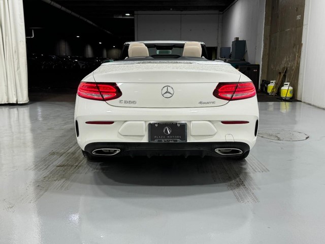 Mercedes-Benz C-Class Vehicle Full-screen Gallery Image 09