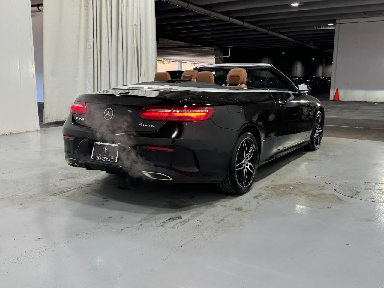 Mercedes-Benz E-Class Vehicle Full-screen Gallery Image 4