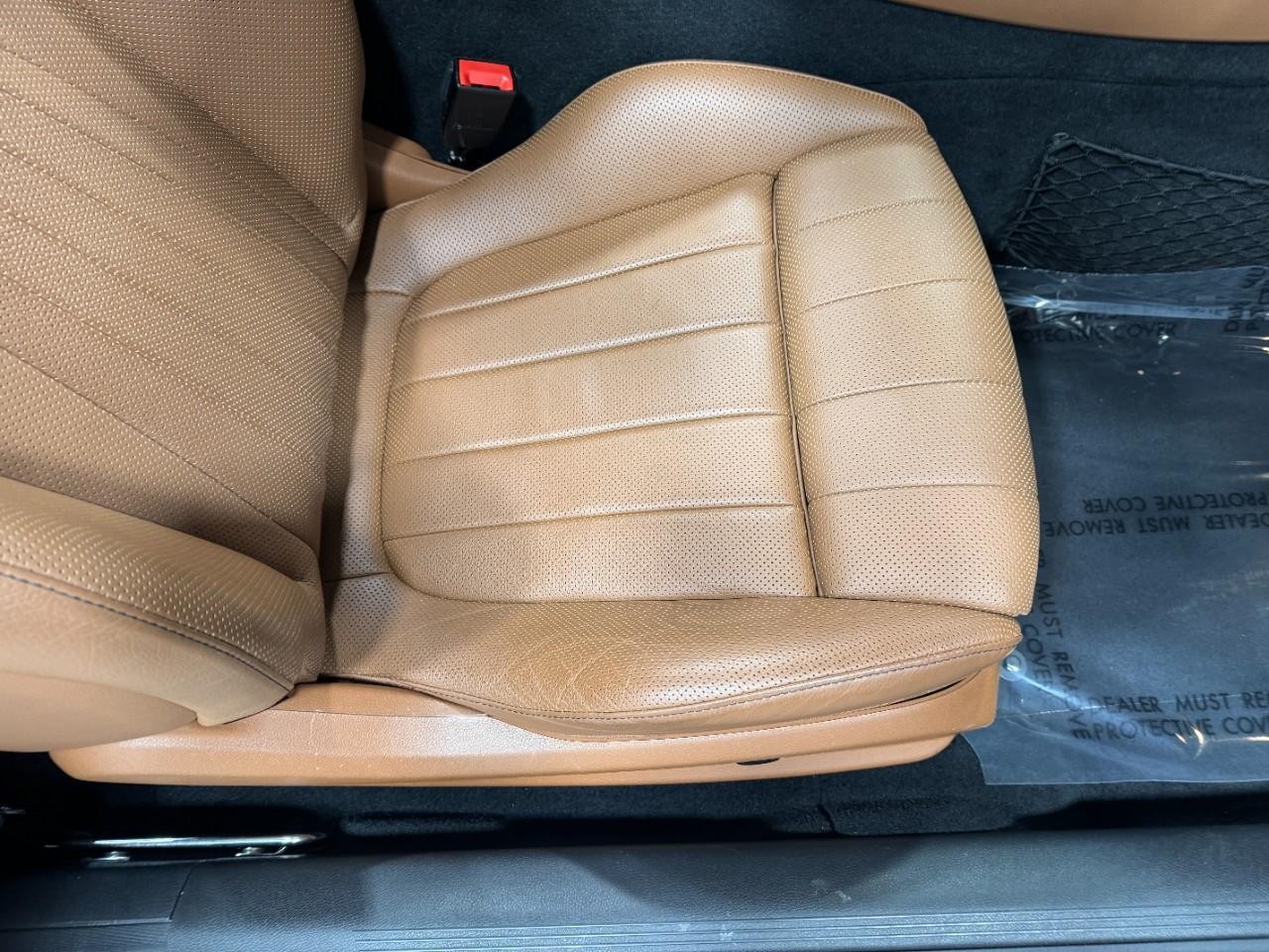 Mercedes-Benz E-Class Vehicle Full-screen Gallery Image 18