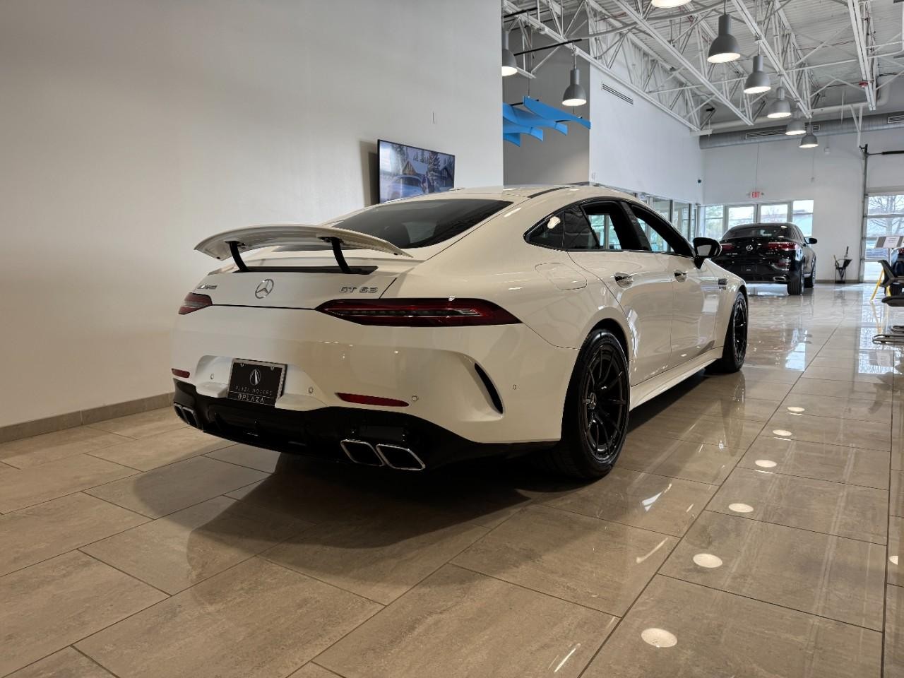 Mercedes-Benz AMG GT Vehicle Full-screen Gallery Image 4