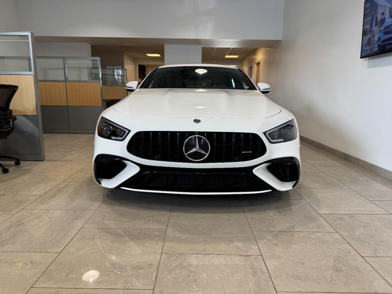 Mercedes-Benz AMG GT Vehicle Full-screen Gallery Image 7