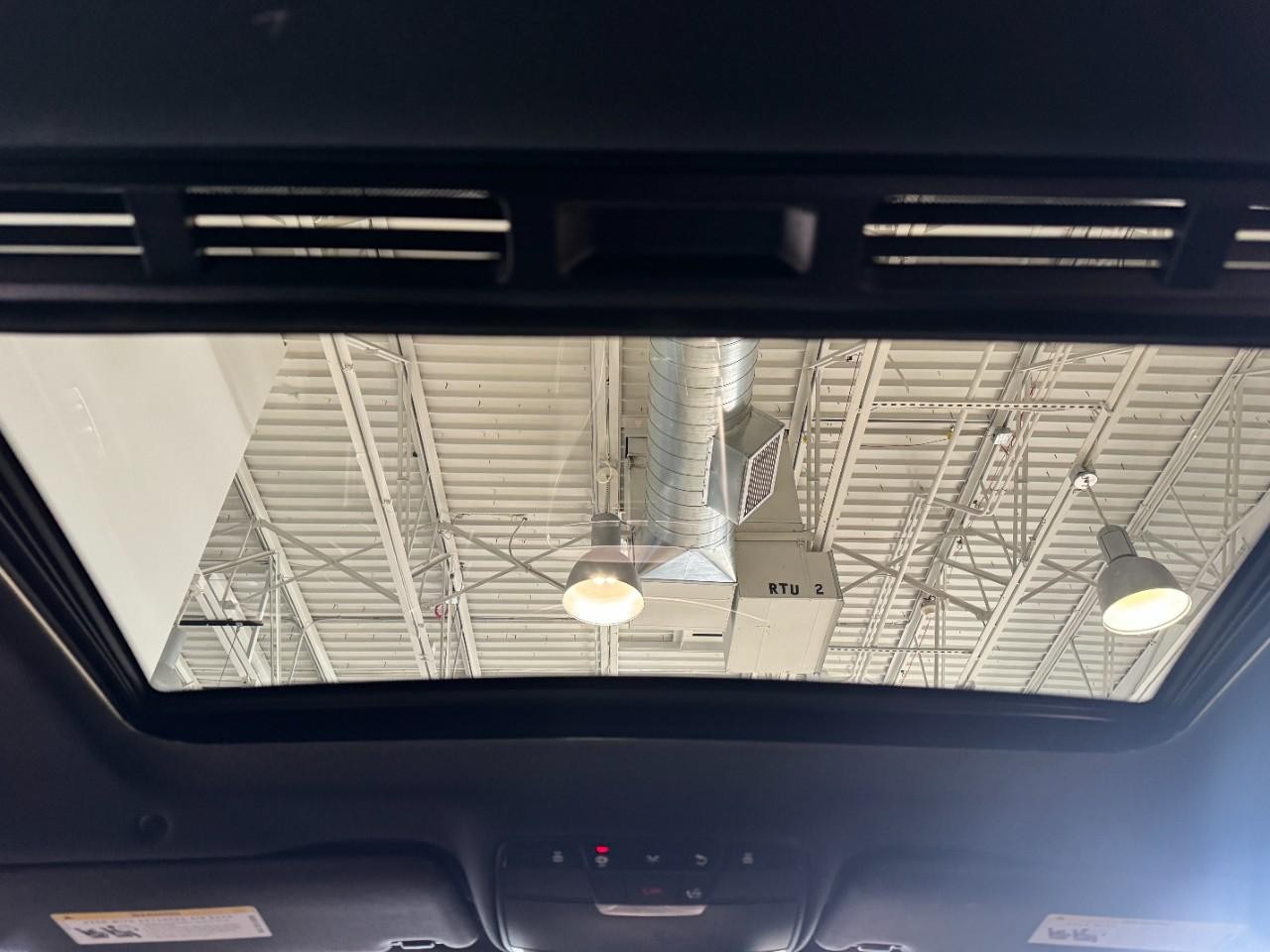 Mercedes-Benz AMG GT Vehicle Full-screen Gallery Image 11