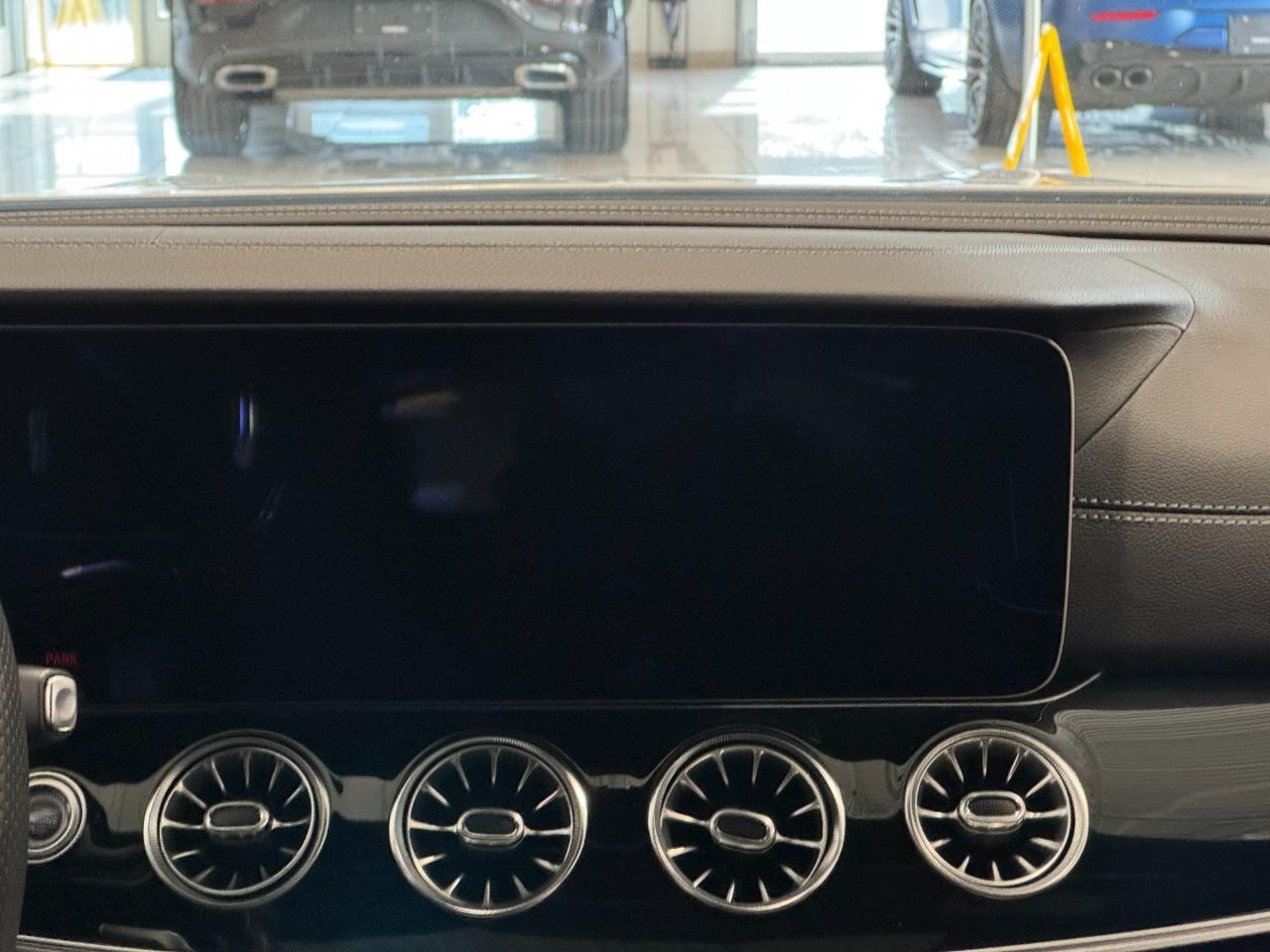 Mercedes-Benz AMG GT Vehicle Full-screen Gallery Image 14