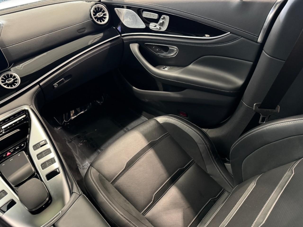 Mercedes-Benz AMG GT Vehicle Full-screen Gallery Image 17