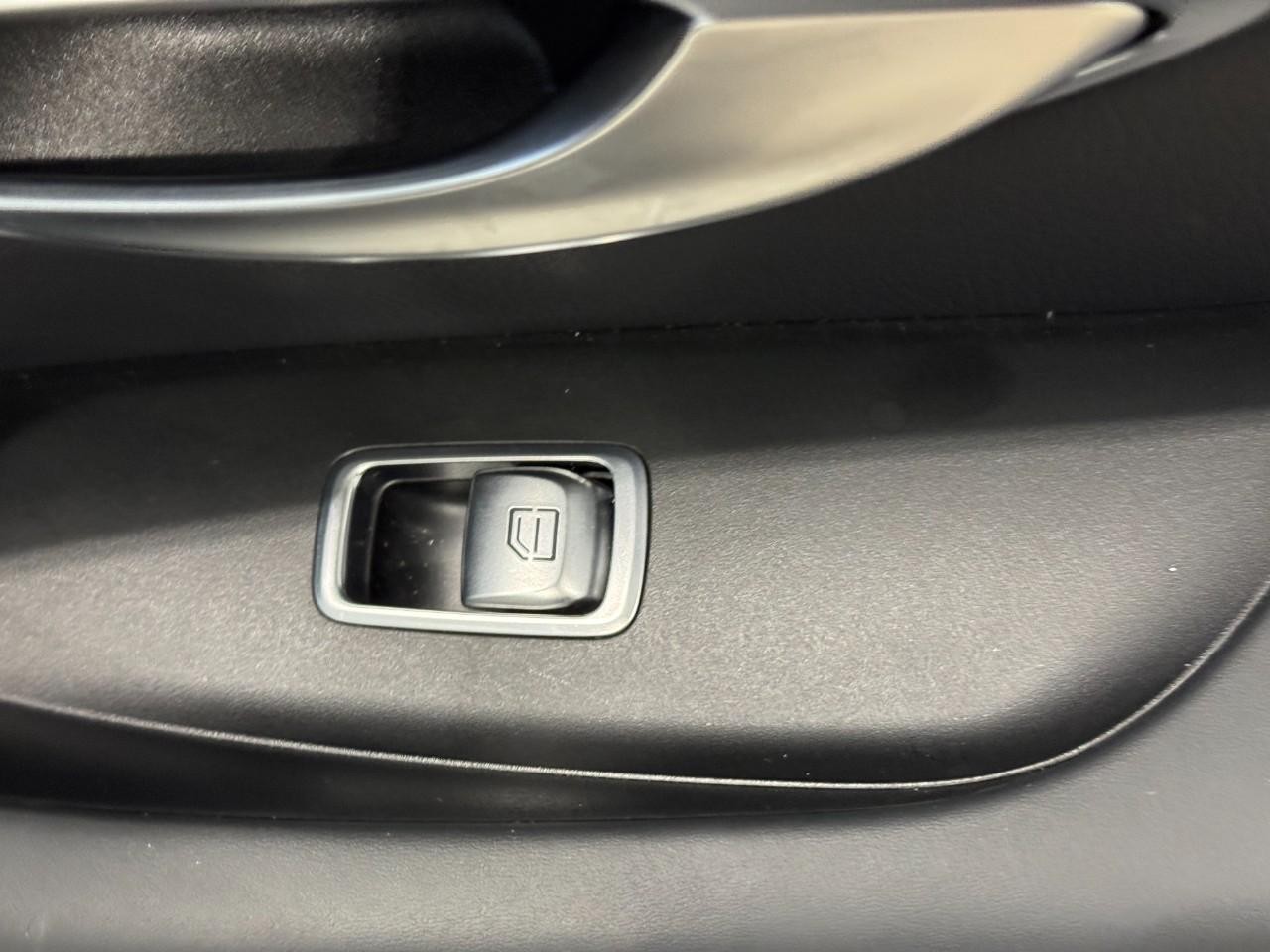 Mercedes-Benz AMG GT Vehicle Full-screen Gallery Image 23