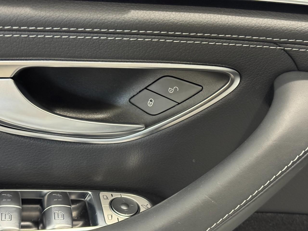 Mercedes-Benz AMG GT Vehicle Full-screen Gallery Image 26