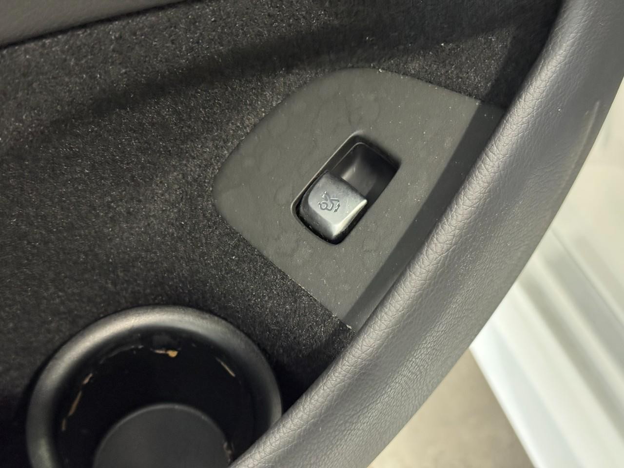 Mercedes-Benz AMG GT Vehicle Full-screen Gallery Image 28