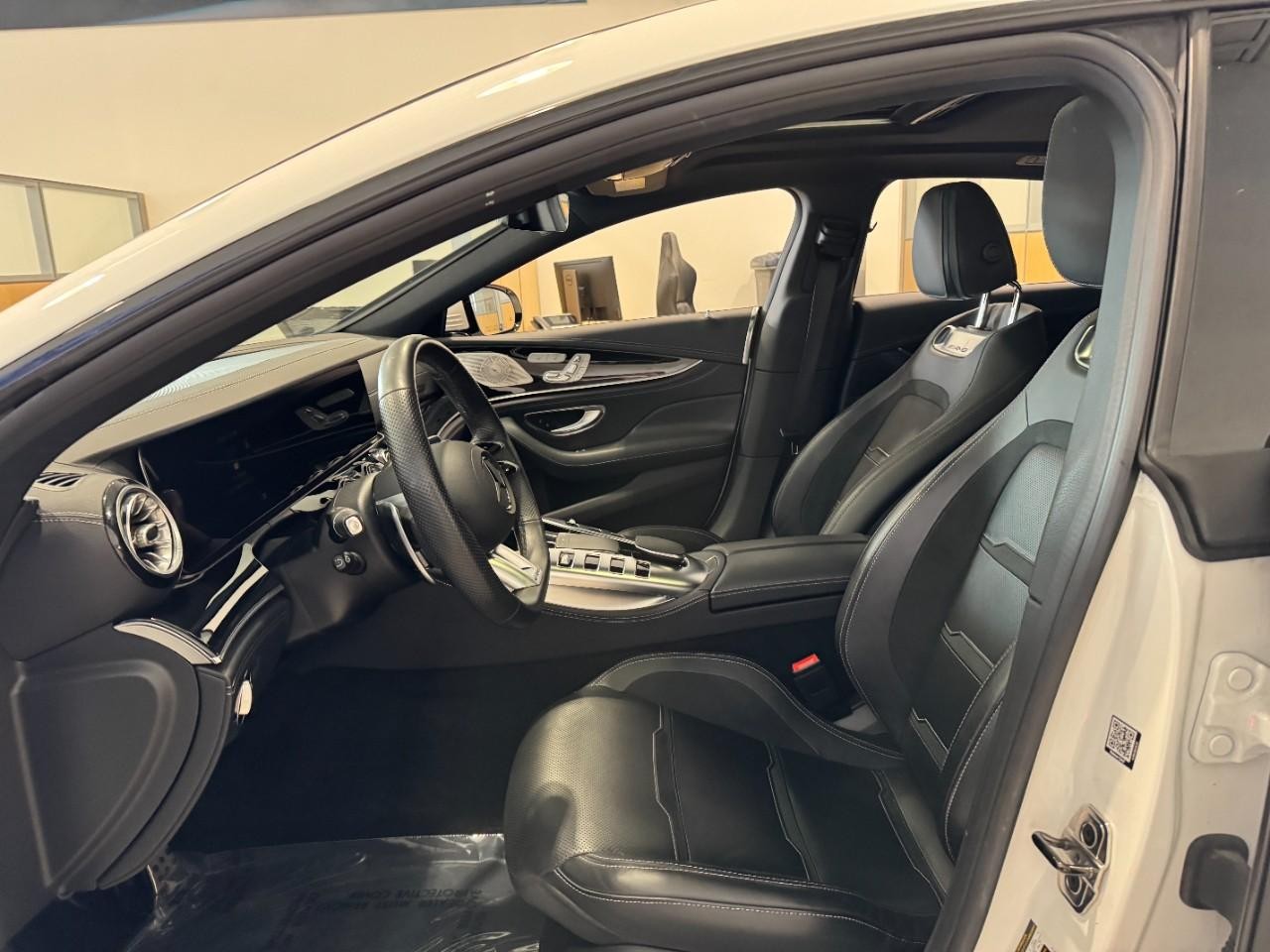 Mercedes-Benz AMG GT Vehicle Full-screen Gallery Image 29