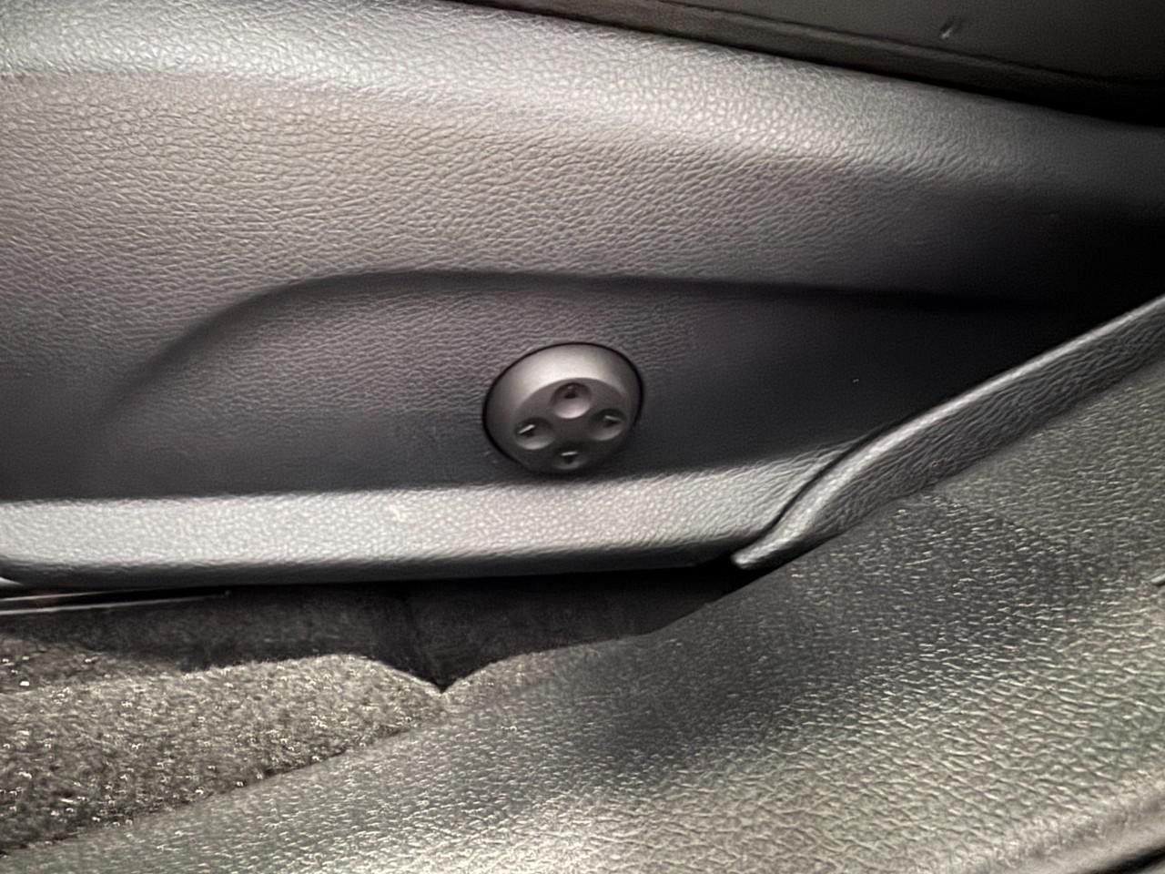 Mercedes-Benz AMG GT Vehicle Full-screen Gallery Image 31