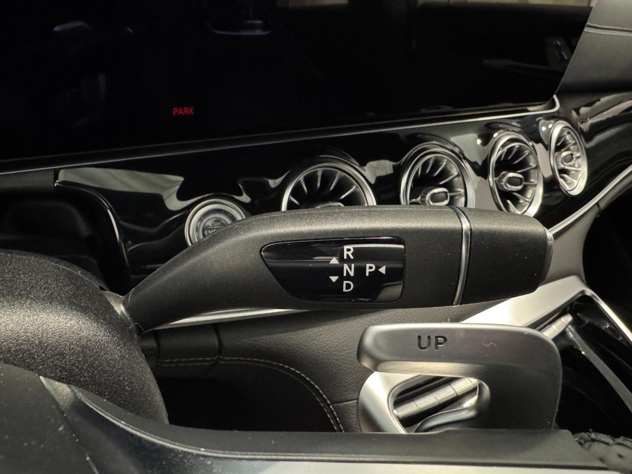 Mercedes-Benz AMG GT Vehicle Full-screen Gallery Image 36