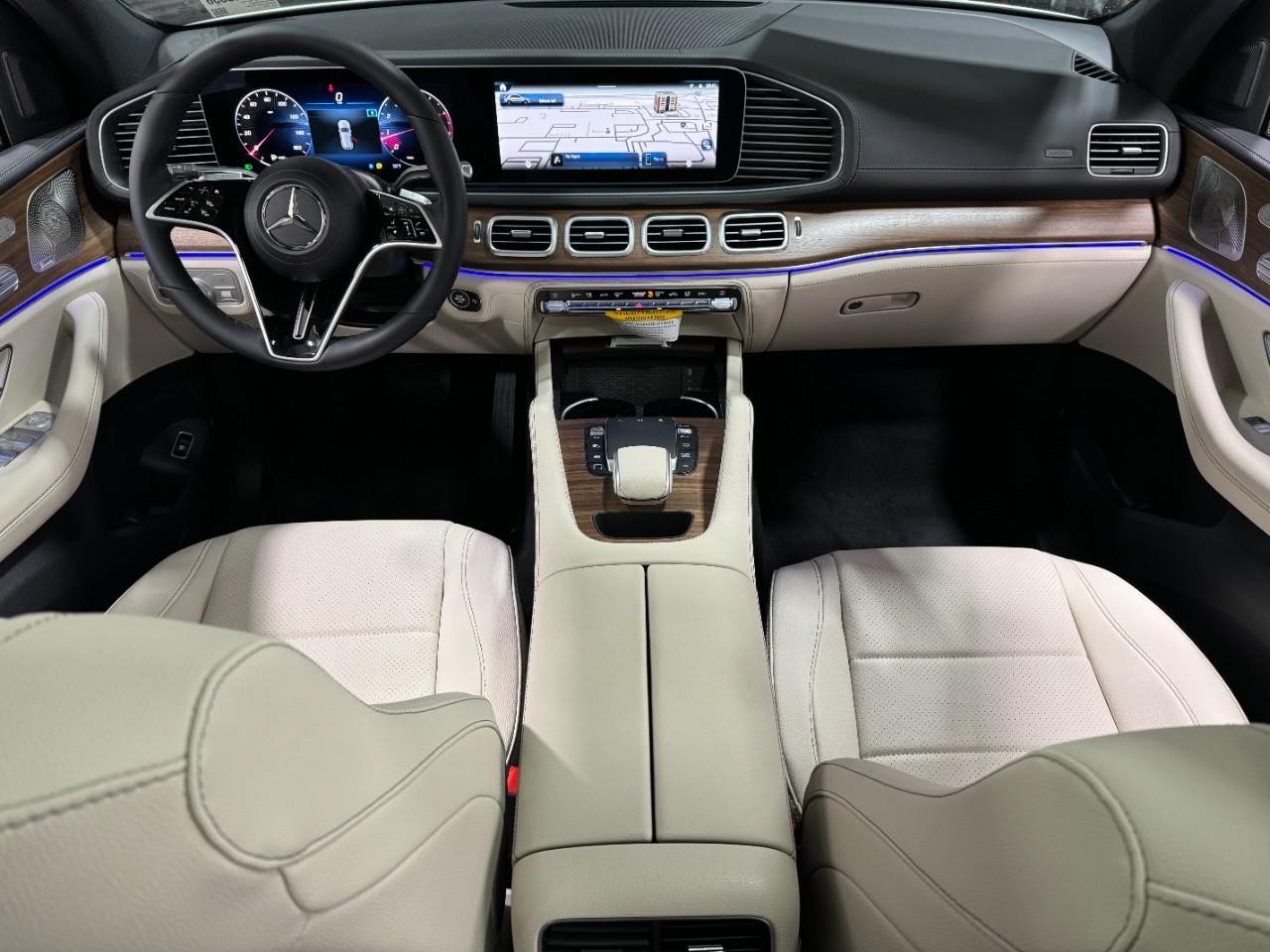 Mercedes-Benz GLE Vehicle Full-screen Gallery Image 13