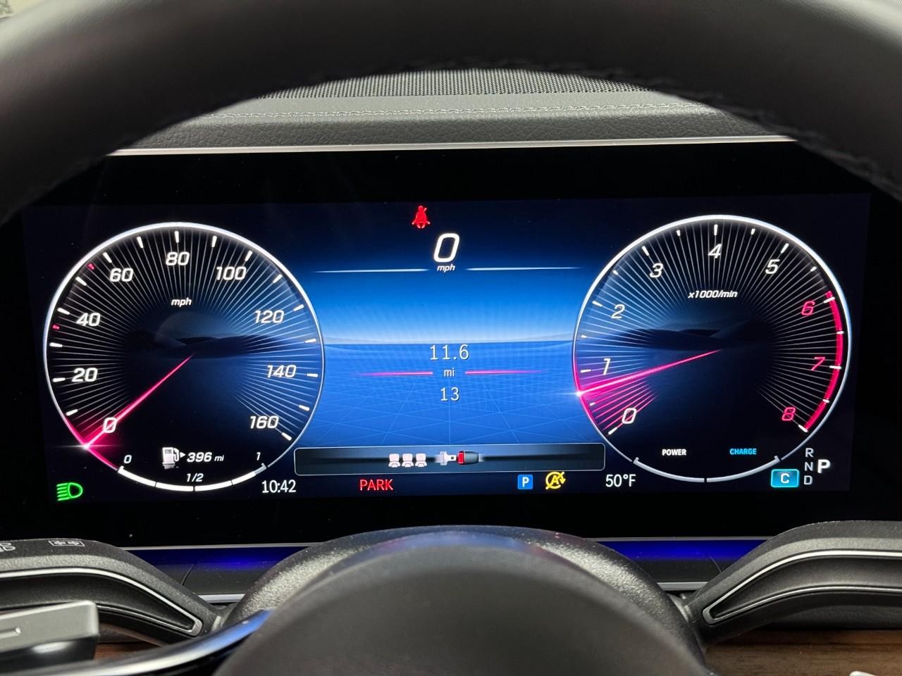 Mercedes-Benz GLE Vehicle Full-screen Gallery Image 36