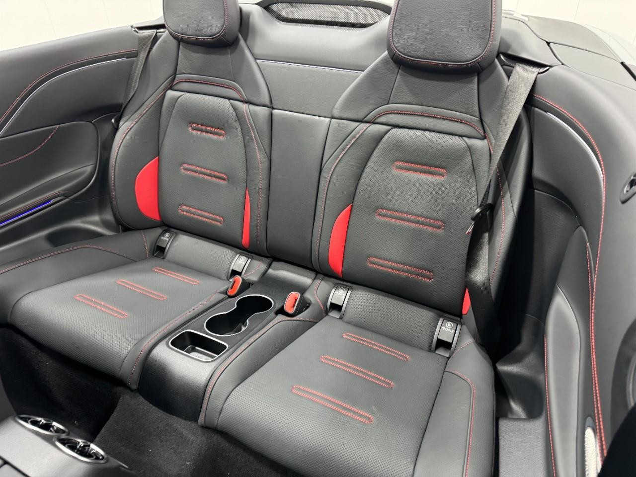 Mercedes-Benz CLE Vehicle Full-screen Gallery Image 8