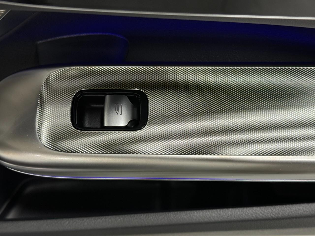 Mercedes-Benz CLE Vehicle Full-screen Gallery Image 19