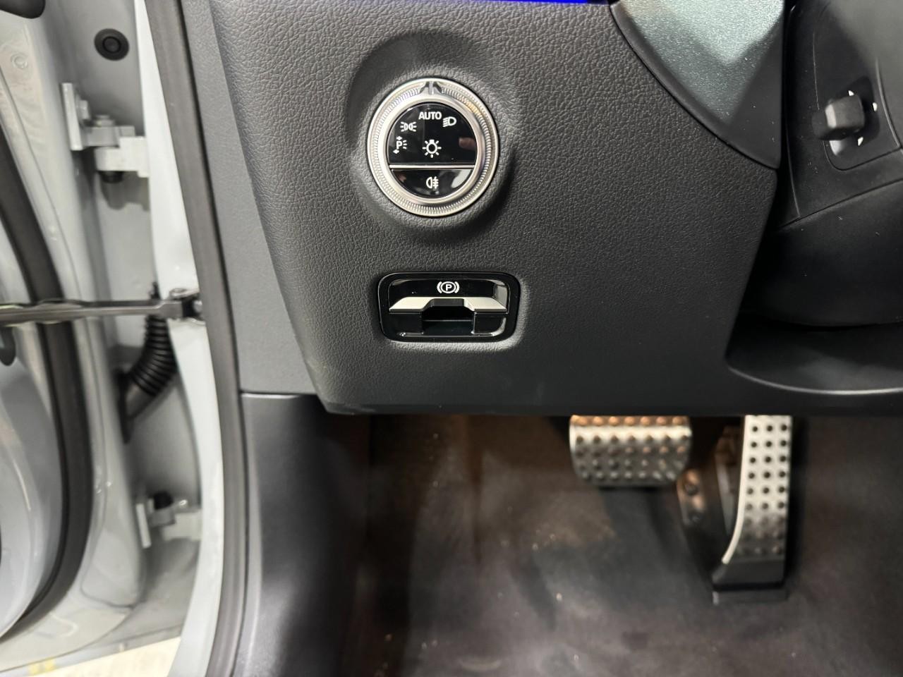 Mercedes-Benz CLE Vehicle Full-screen Gallery Image 27