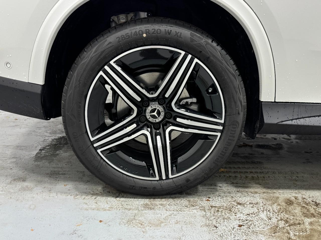 Mercedes-Benz GLC Vehicle Full-screen Gallery Image 5