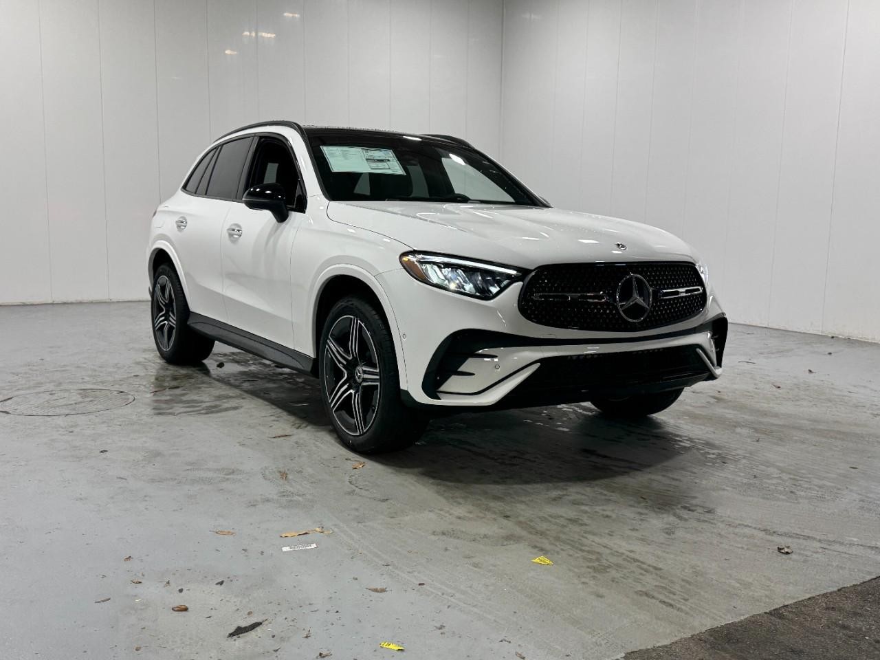 Mercedes-Benz GLC Vehicle Full-screen Gallery Image 6
