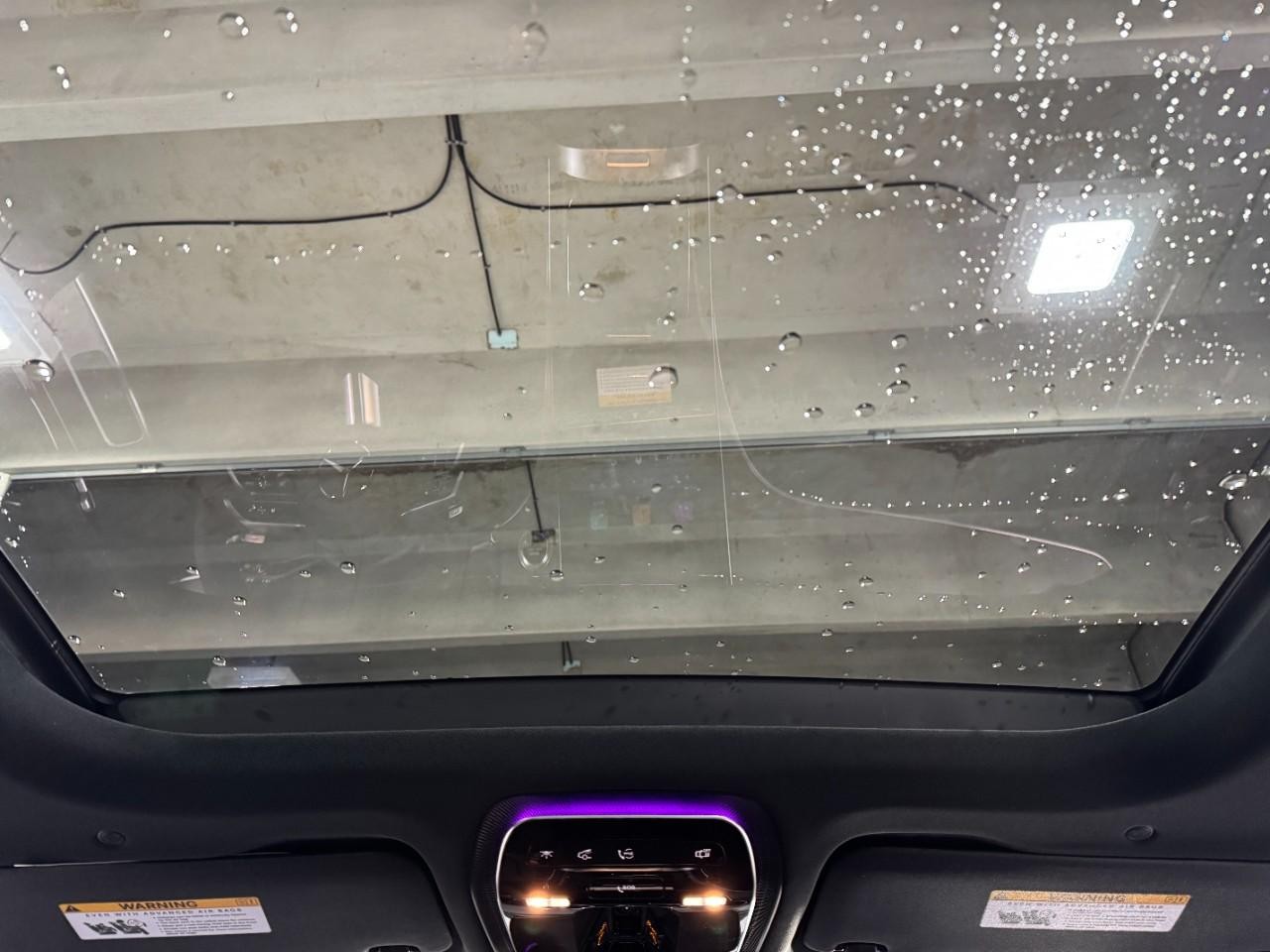 Mercedes-Benz GLC Vehicle Full-screen Gallery Image 11