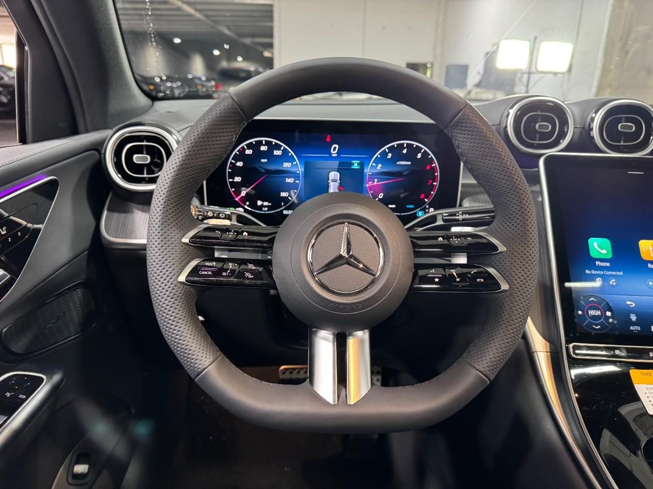 Mercedes-Benz GLC Vehicle Full-screen Gallery Image 13