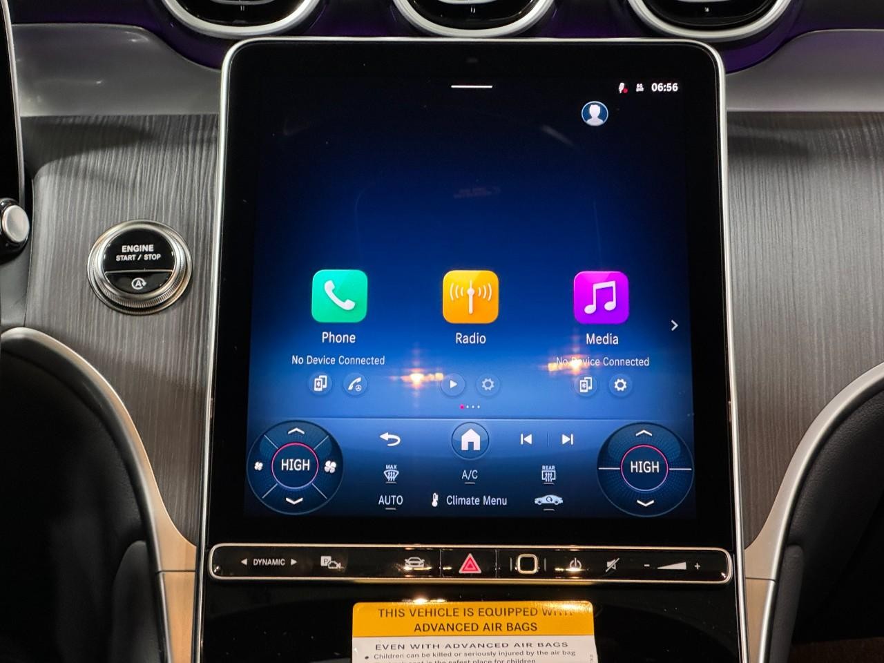 Mercedes-Benz GLC Vehicle Full-screen Gallery Image 14