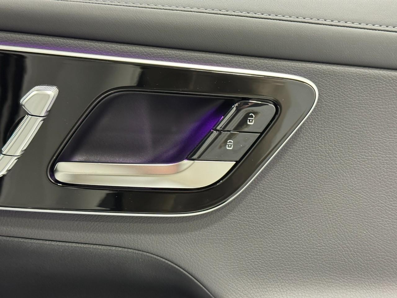 Mercedes-Benz GLC Vehicle Full-screen Gallery Image 20