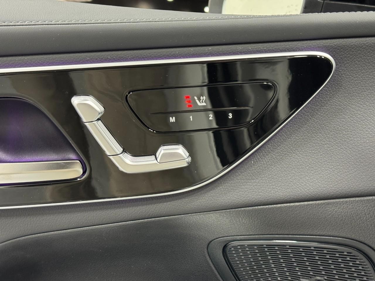 Mercedes-Benz GLC Vehicle Full-screen Gallery Image 22