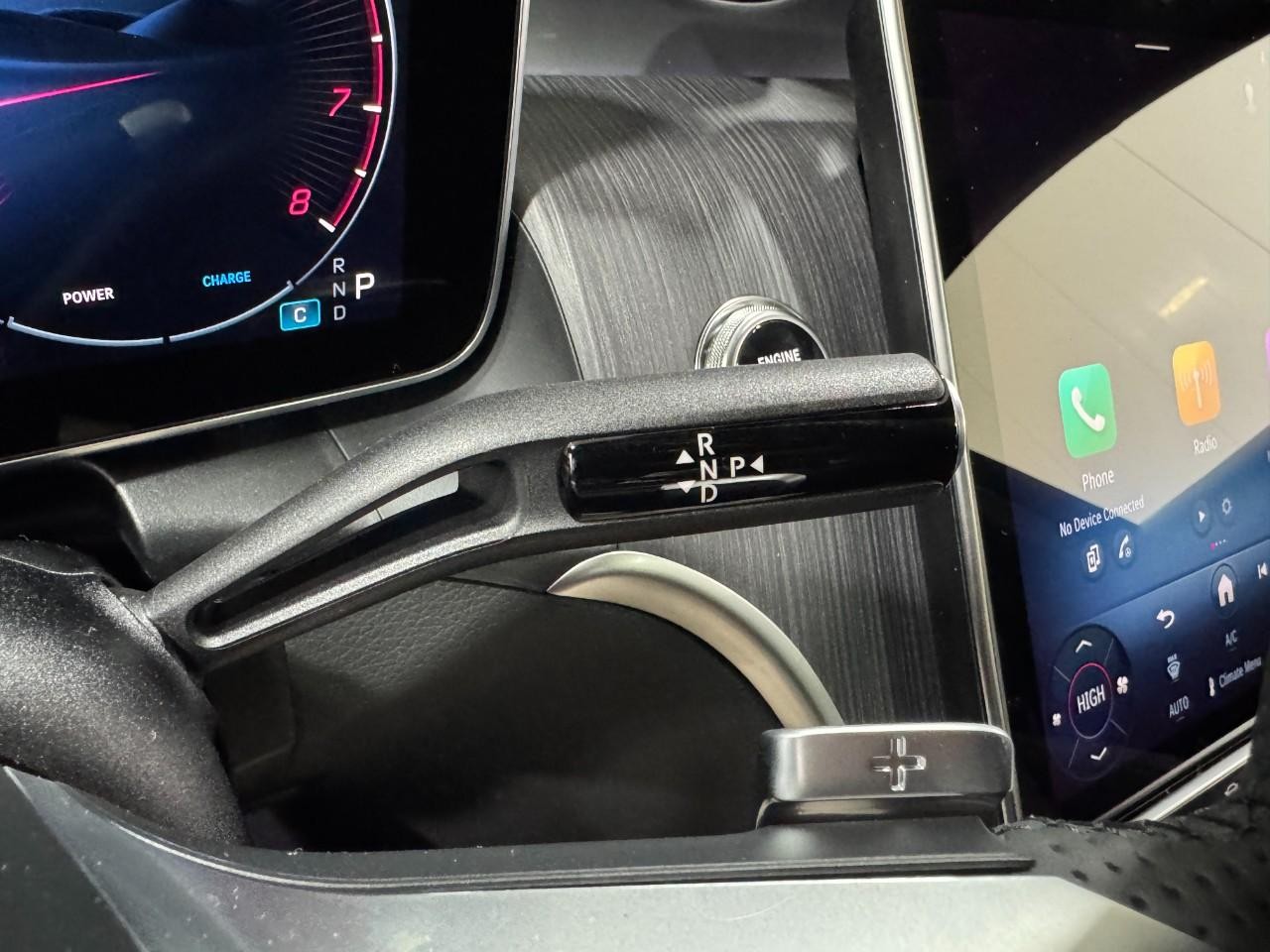 Mercedes-Benz GLC Vehicle Full-screen Gallery Image 33