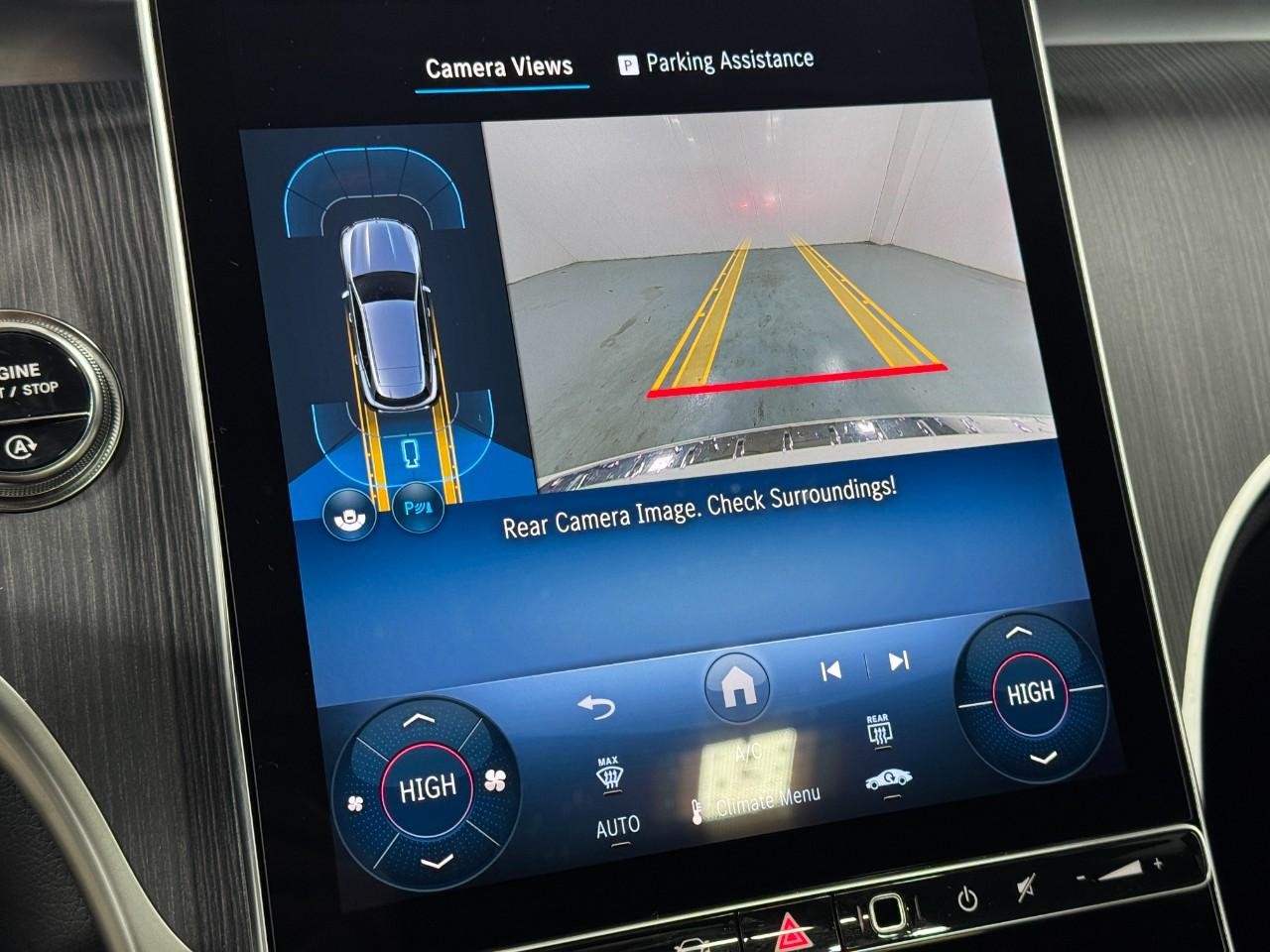 Mercedes-Benz GLC Vehicle Full-screen Gallery Image 34