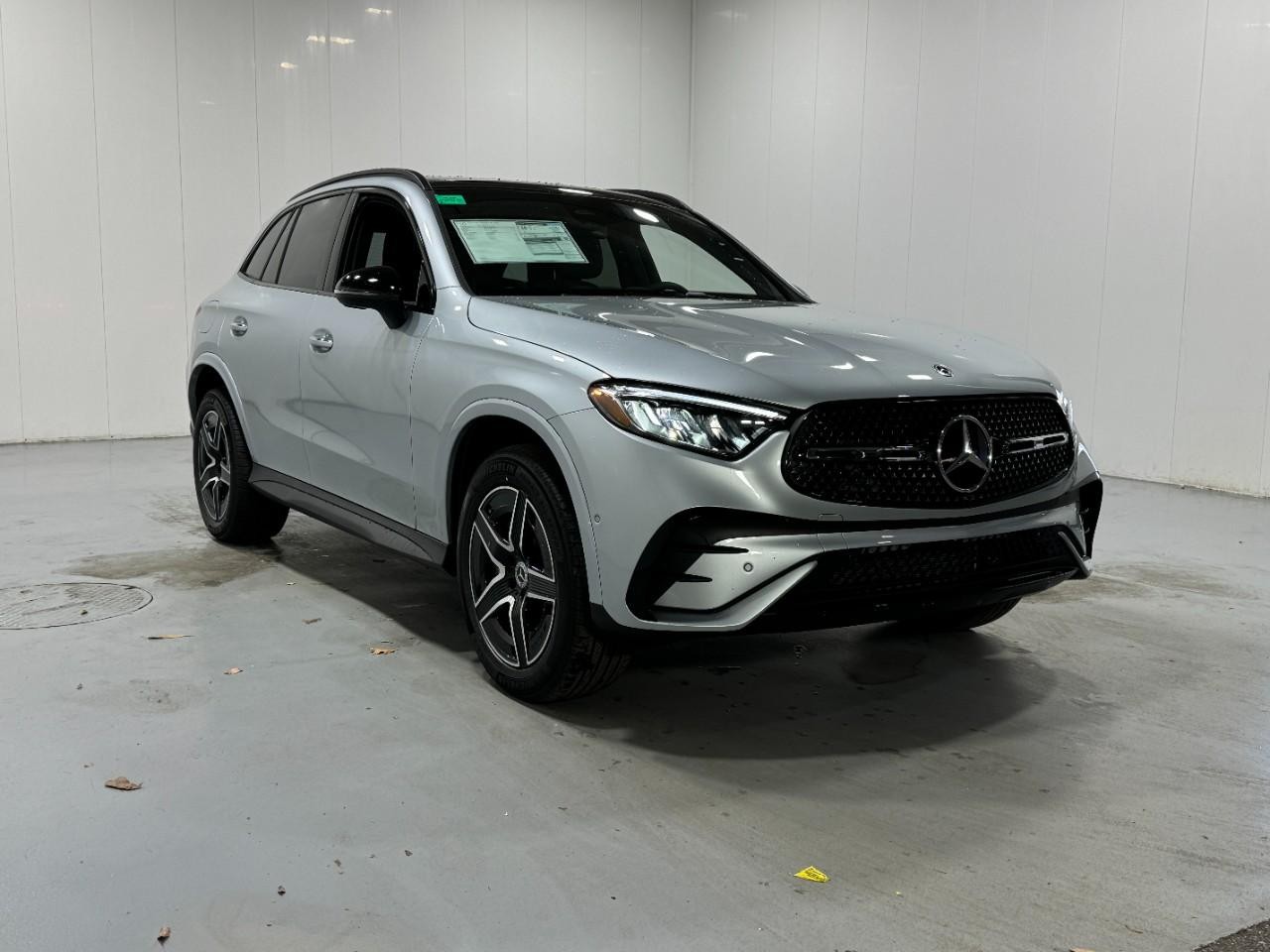Mercedes-Benz GLC Vehicle Full-screen Gallery Image 6