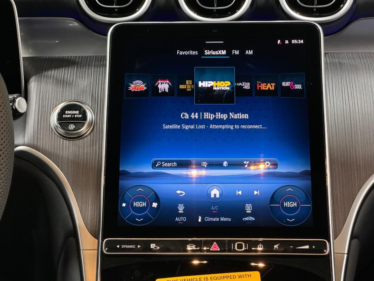 Mercedes-Benz GLC Vehicle Full-screen Gallery Image 14