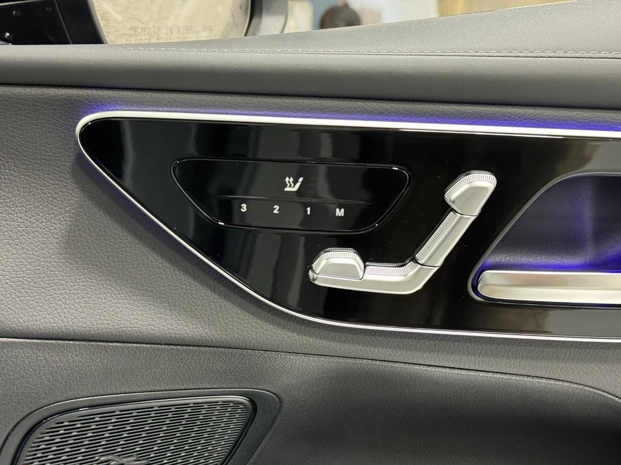 Mercedes-Benz GLC Vehicle Full-screen Gallery Image 19