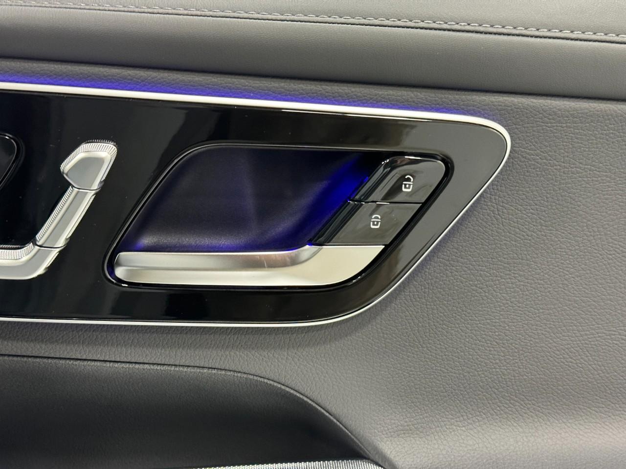 Mercedes-Benz GLC Vehicle Full-screen Gallery Image 20