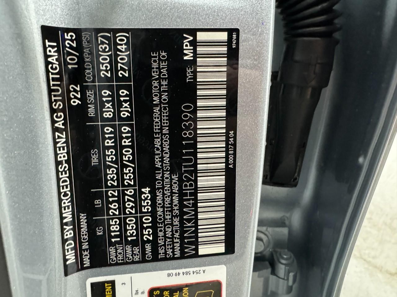 Mercedes-Benz GLC Vehicle Full-screen Gallery Image 35