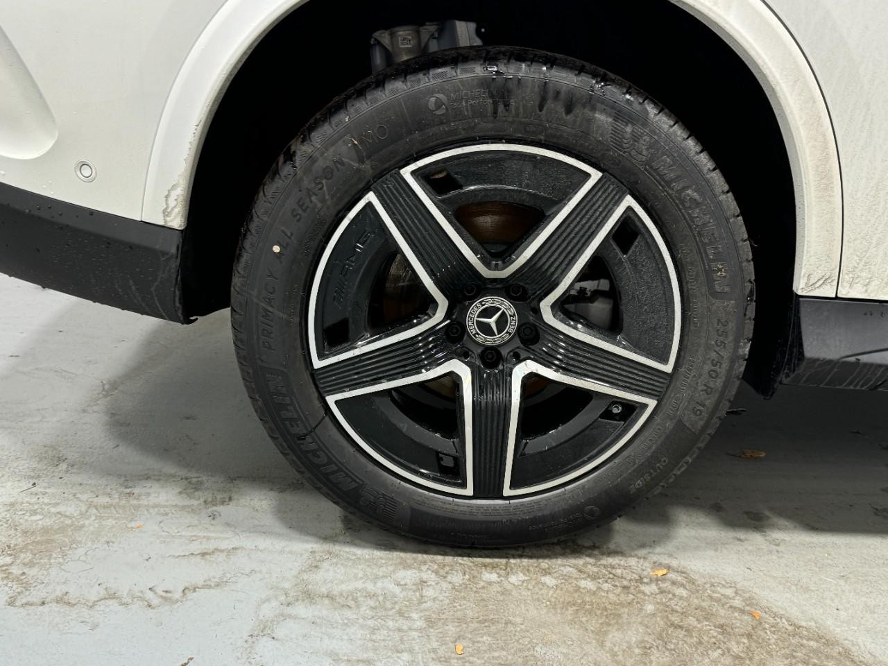 Mercedes-Benz GLC Vehicle Full-screen Gallery Image 5