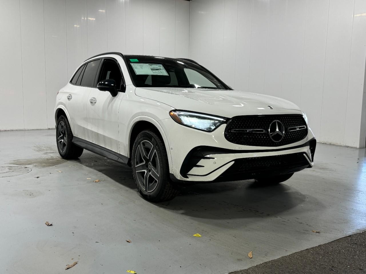 Mercedes-Benz GLC Vehicle Full-screen Gallery Image 6
