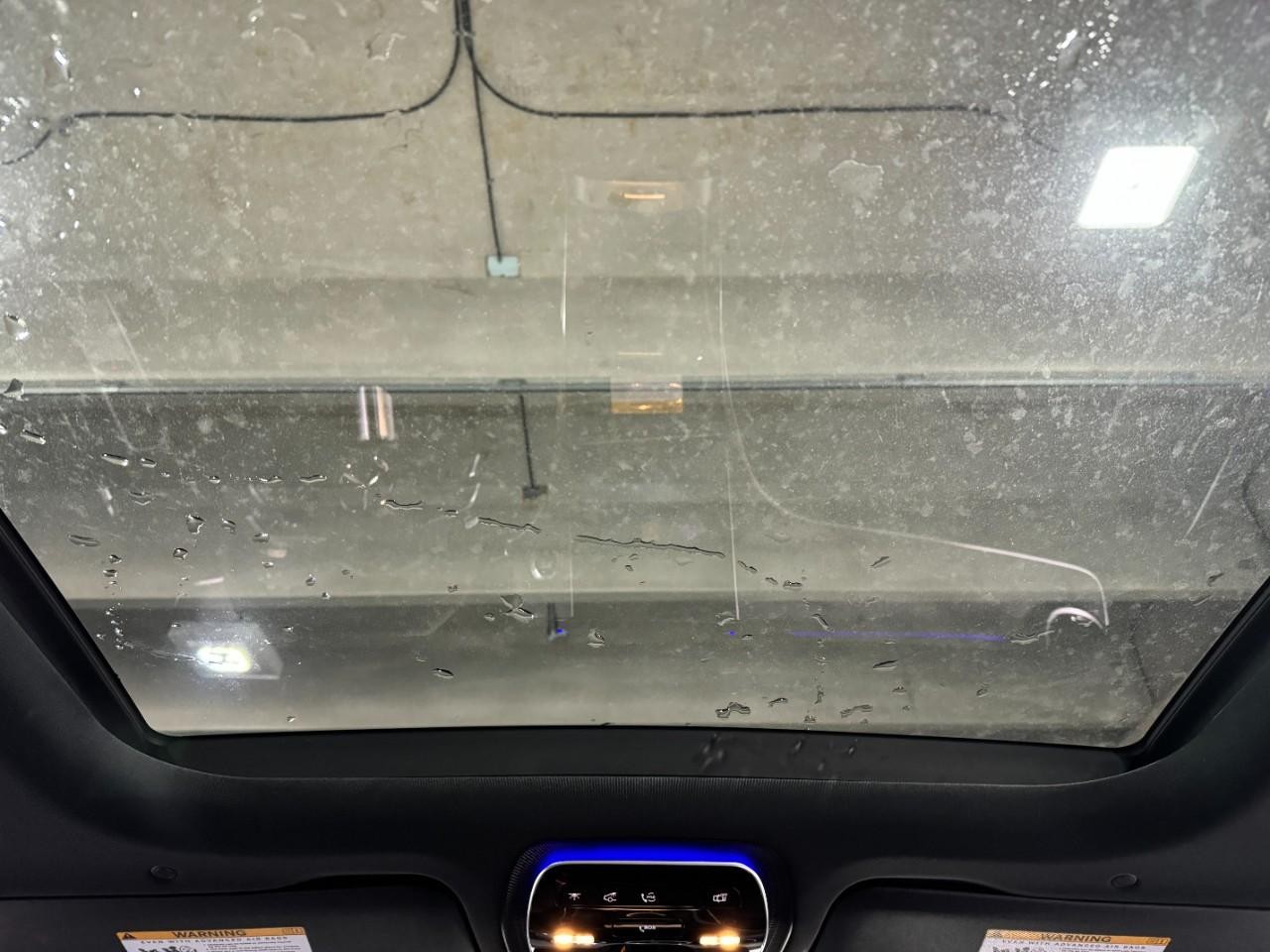 Mercedes-Benz GLC Vehicle Full-screen Gallery Image 11