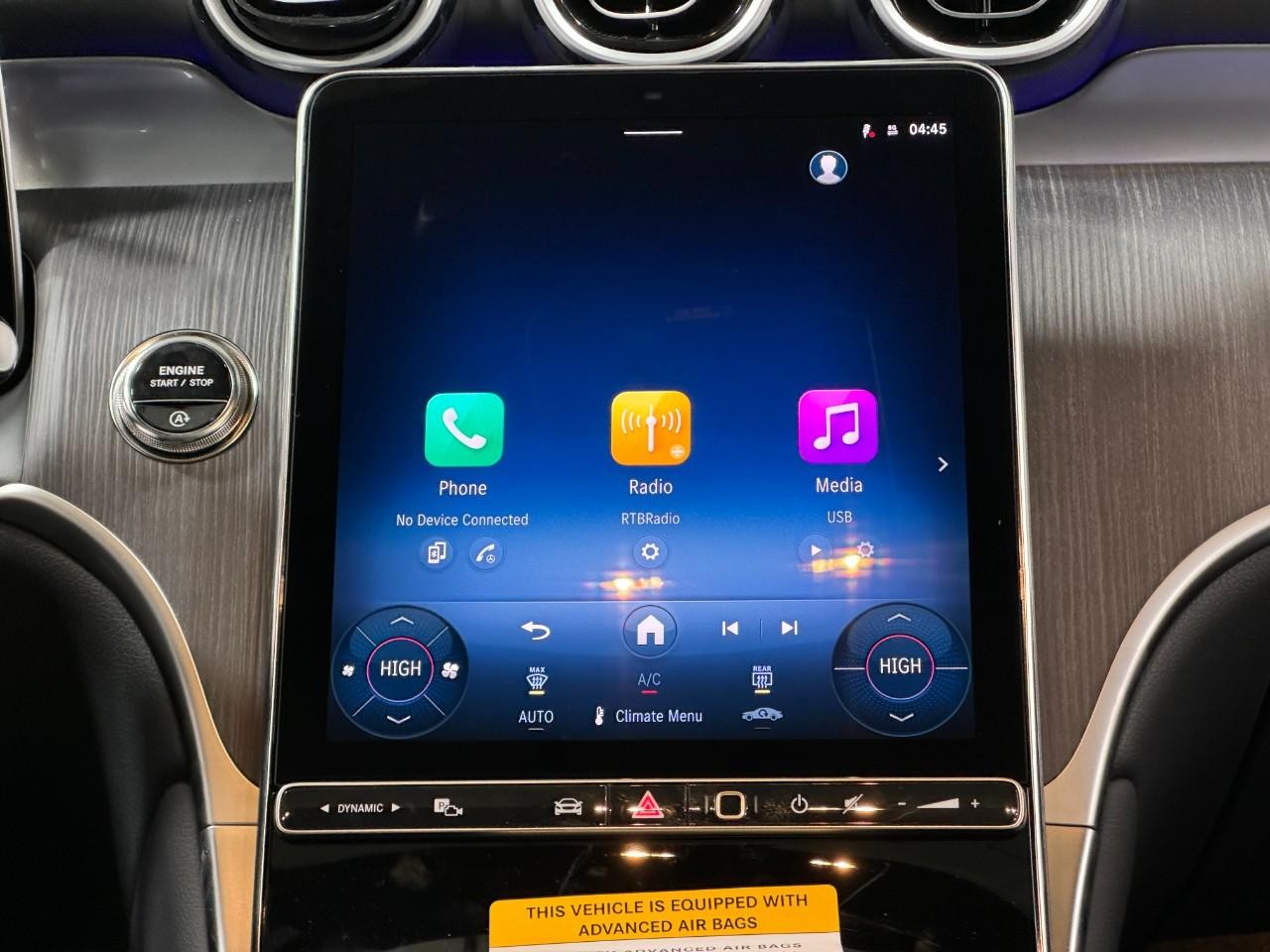 Mercedes-Benz GLC Vehicle Full-screen Gallery Image 14