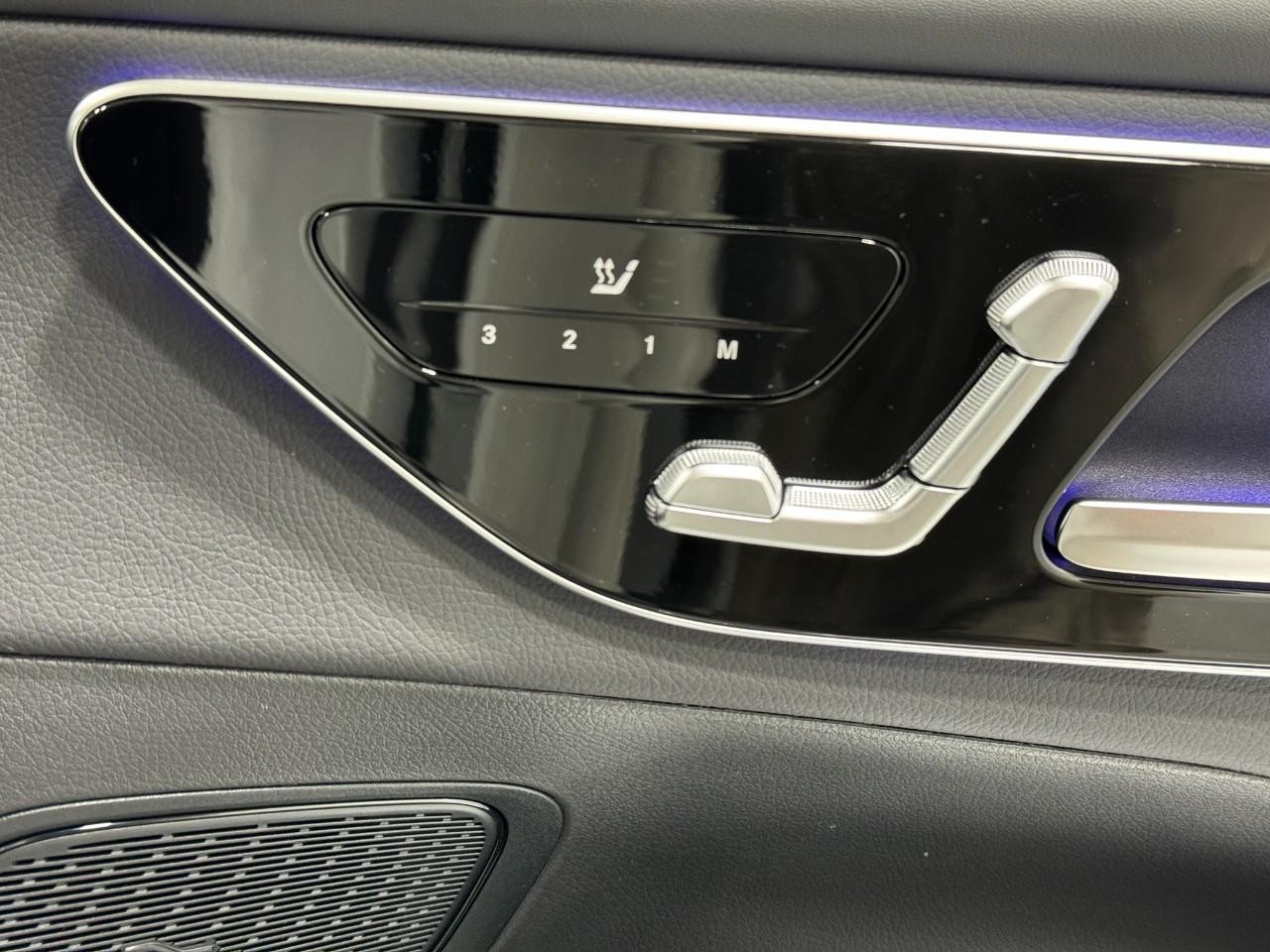 Mercedes-Benz GLC Vehicle Full-screen Gallery Image 19