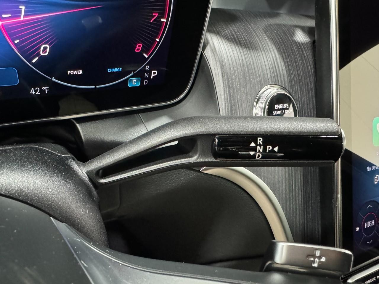 Mercedes-Benz GLC Vehicle Full-screen Gallery Image 33