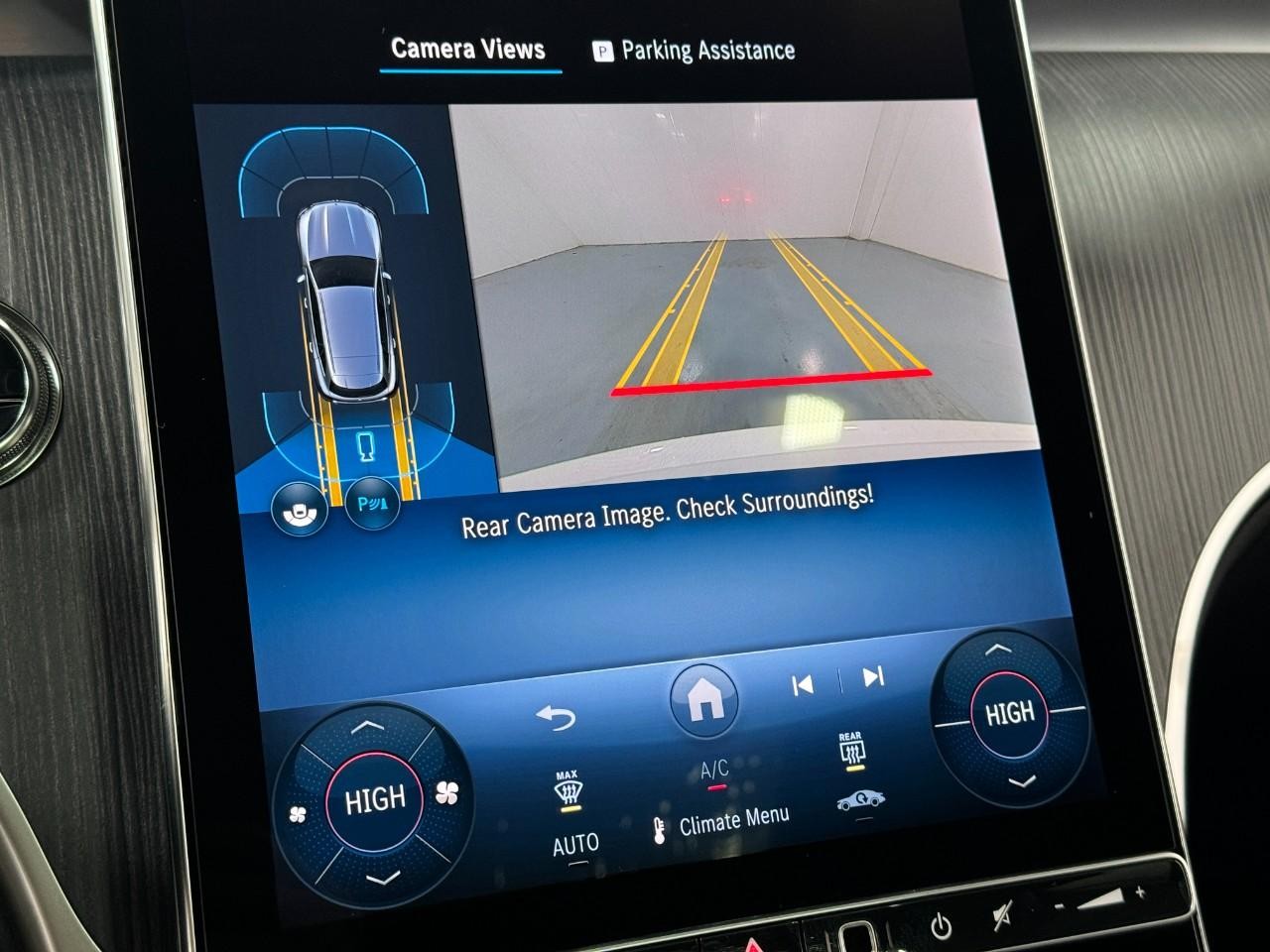 Mercedes-Benz GLC Vehicle Full-screen Gallery Image 34