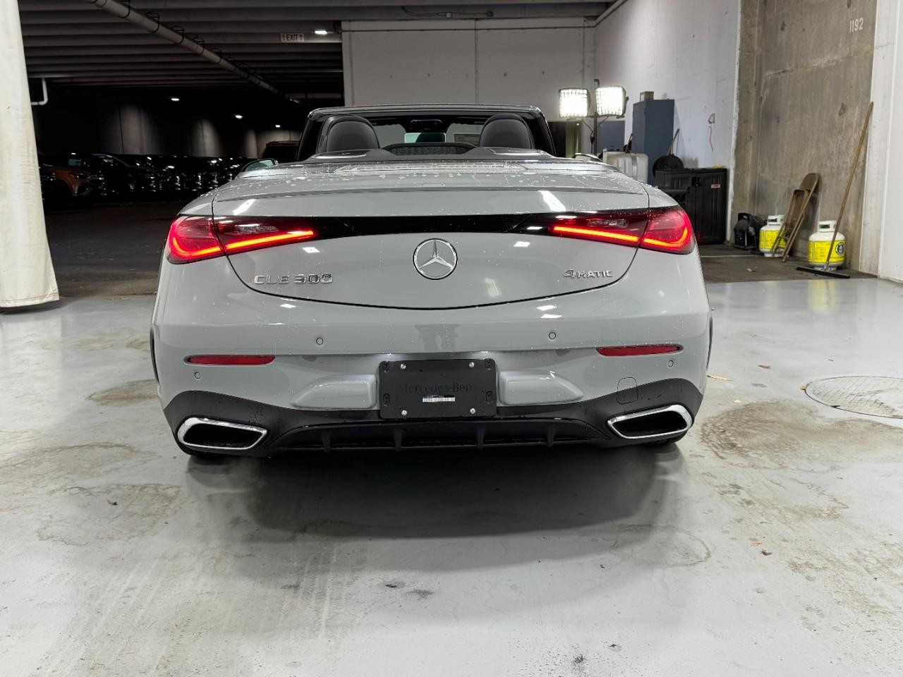 Mercedes-Benz CLE Vehicle Full-screen Gallery Image 9