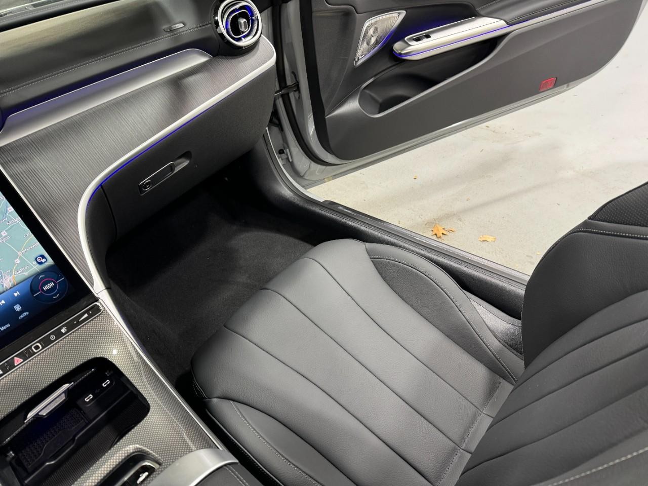 Mercedes-Benz CLE Vehicle Full-screen Gallery Image 14