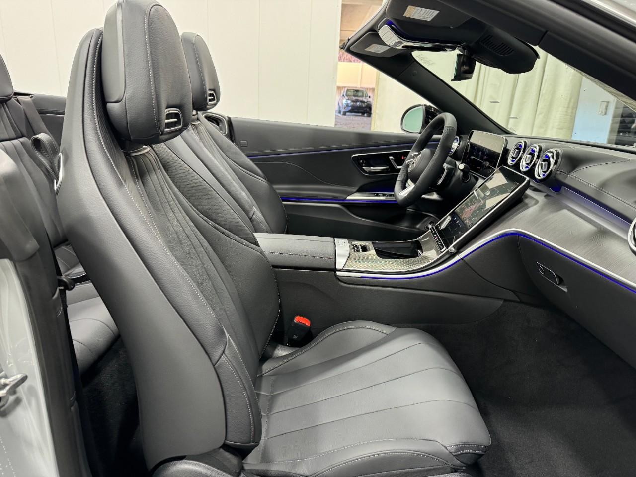 Mercedes-Benz CLE Vehicle Full-screen Gallery Image 15