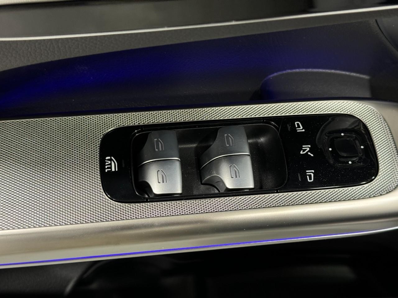 Mercedes-Benz CLE Vehicle Full-screen Gallery Image 23