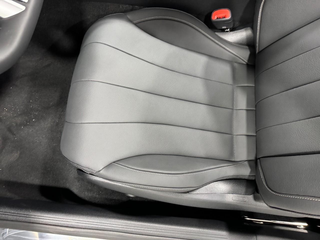 Mercedes-Benz CLE Vehicle Full-screen Gallery Image 27