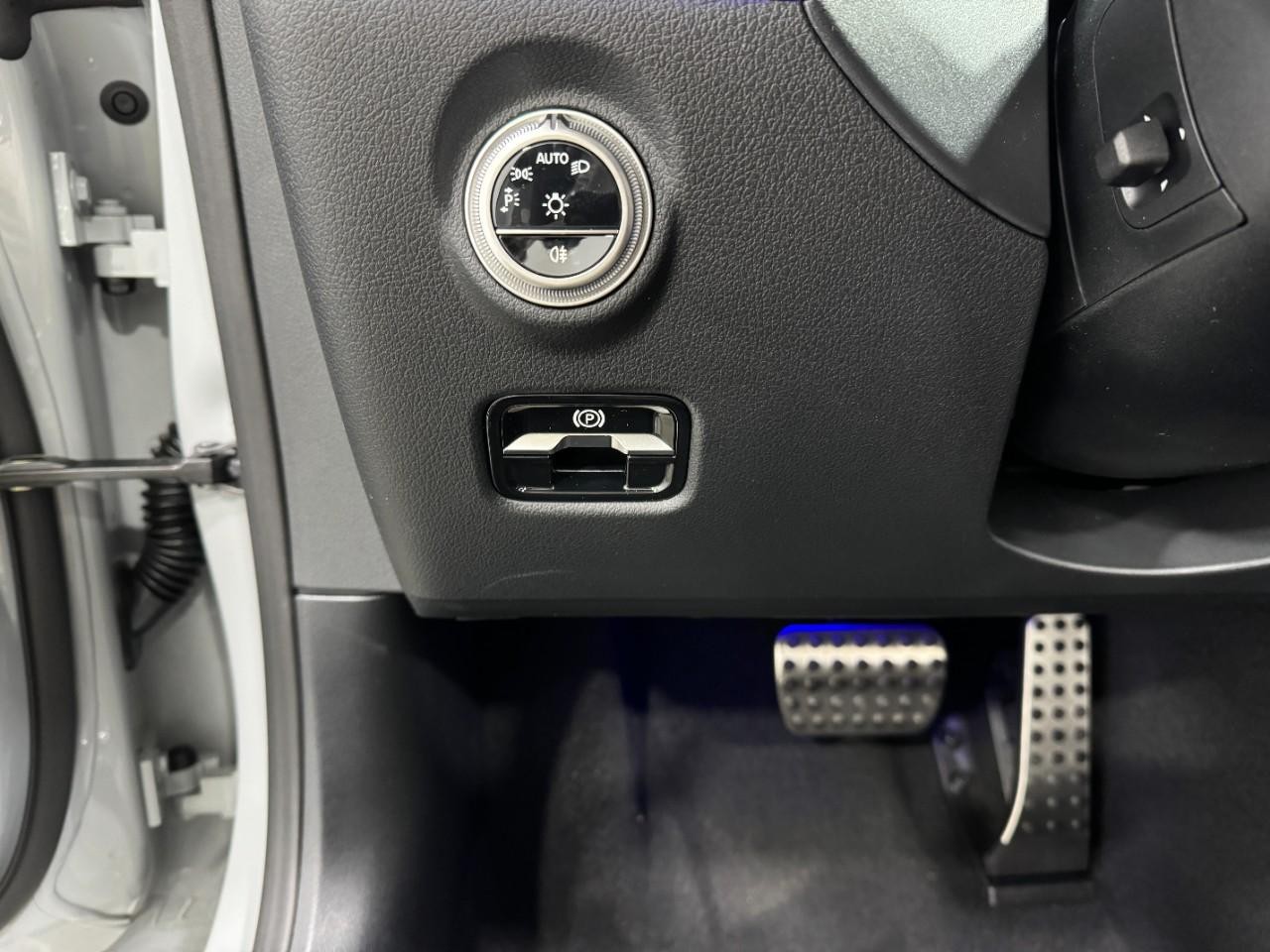 Mercedes-Benz CLE Vehicle Full-screen Gallery Image 29