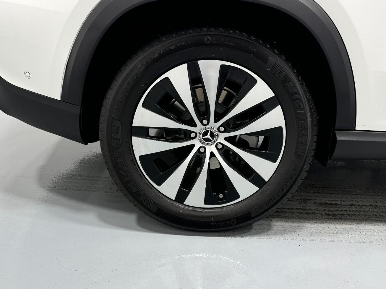 Mercedes-Benz GLE Vehicle Full-screen Gallery Image 5